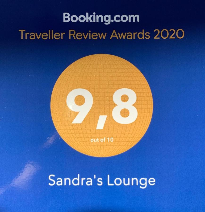Sandra's Lounge *